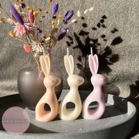 Osterhasen Kerze - Osterdeko Ostern Frühlingsdeko Deko Wohnzimmer Handgemachte Sojawachskerze von DekoKennerin