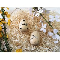Osterei Ei Holz Ostern Personalisiert Geschenk Frohe Namen Dekoration Osterfest Familie Oma Opa Mama Papa Osternest Schwester Bruder Osterei Ei Holz Ostern Personalisiert Geschenk Frohe Namen Dekoration Osterfest Familie Oma Opa Mama Papa Osternest Schwester Bruder von DekoKompass