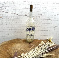 Personalisierte Leuchtflasche Geschenk Runder Geburtstag Happy Birthday 18. 20. 30. 40. 50. 60. 70. 80 Personalisierte Leuchtflasche Geschenk Runder Geburtstag Happy Birthday 18. 20. 30. 40. 50. 60. 70. 80 von DekoKompass