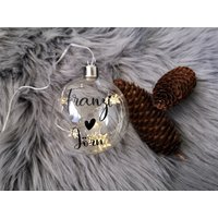 Weihnachtskugeln Personalisiert Aus Glas Ca. 10 cm Tannenbaum Schmuck Dekoration Weihnachten Geschenk Paar Namen Familie Winter Weihnachtskugeln Personalisiert Aus Glas Ca. 10 cm Tannenbaum Schmuck Dekoration Weihnachten Geschenk Paar Namen Familie Winter von DekoKompass
