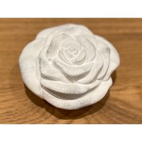 Rose Weiß 13 cm Beton Rose Allerheiligen Grab Grabrose Rose Weiß 13 cm Beton Rose Allerheiligen Grab Grabrose von DekoManufakturDE