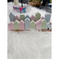 Bunte Mini Doppel-Häuser Reihe Bunte Mini Doppel-Häuser Reihe von DekoRaumShop