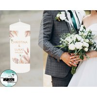 Hochzeitskerze Personalisiert Ritual Kirche Feder Beige Creme Natur Kranz Pampasgras Makramee Traukerze Vintage Boho Trockenblumen Scandi von DekoRebell