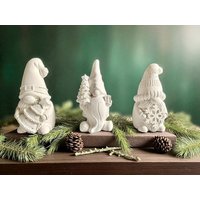 Winterwichtel, Einzeln Oder Im 3Er-Set Aus Raysin | Moderne & Zeitlose Winterdeko Nebelfeucht Abwischbar Winterwichtel, Einzeln Oder Im 3Er-Set Aus Raysin | Moderne & Zeitlose Winterdeko Nebelfeucht Abwischbar von DekoStudioClaudia