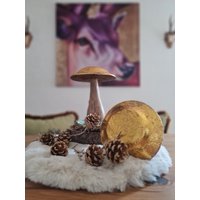Pilz Aus Mangoholz Mit Goldkappe - Handarbeit Wald Garten Herbst Deko Holz Tischdeko von DekoWohlfuehlen