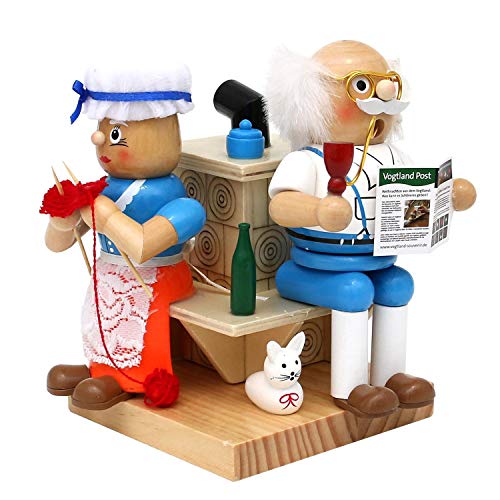 Dekohelden24 ***Holz Räucherfigur Oma und Opa am Kamin, Maße ca. 13 x 12 x 16 cm von Dekohelden24