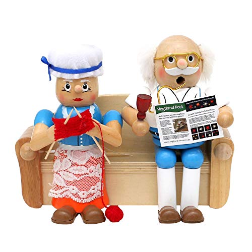 Dekohelden24 Holz Räucherfigur Oma und Opa auf Sofa, Maße ca. 17,5 x 7,5 x 15 cm von Dekohelden24