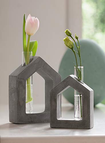 ausgefallene Vase Haus aus Beton mit Glas-Einsatz für einzelne Blumen, Dekovase, Tischdeko von Dekoleidenschaft