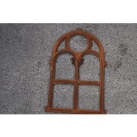 Rustikaler Fensterrahmen Aus Gusseisen Braune Fensterladen Fensterdekoration Rustikaler Fensterrahmen Aus Gusseisen Braune Fensterladen Fensterdekoration von DekorStyle