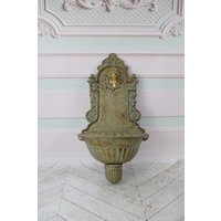 Gusseisen Wand Brunnen Mit Messing Wasserhahn - Grüne Patina Dekoration Rustikaler Haus Und Garten Waschbecken von DekorStyle