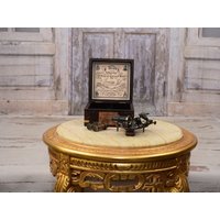 Marine Sextant in Geschenkbox - Segelset Holzkiste Vintage Style Messing Elegantes Geschenk Für Segler Und Meeresliebhaber von DekorStyle