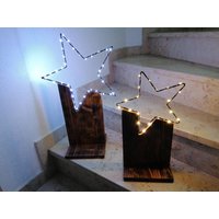 Metallstern Beleuchtet Auf Holz von DekoundTrend