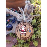Makler-Geschenk, | Fill in The Name Ist Santas Lieblingsmakler, Makler, Personalisiert, Option Zum Hinzufügen Einer Nachricht Auf Der Rückseite von DelSolLaserCreations