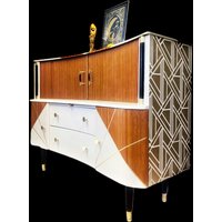 Art Deco Beauty Cocktailvitrine Mit Rolladentüren von DelanyDesignsStudio