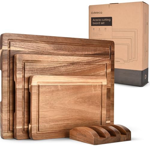 Deleca Luxus Schneidebrett Holz Set : 3-Teiliges Holzbrett Küche Ensemble mit Ständer - Akazienholz Schneidbrett, Küchenbrett & Holzschneidebrett - Cutting & Chopping Board - (40x30/33x24/26x18 cm) von Deleca