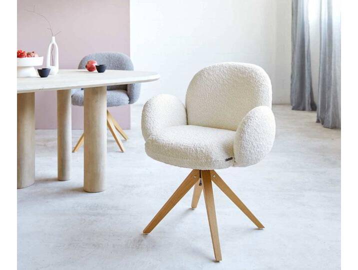 Drehstuhl Nube-Flex mit Armlehnen Bouclé Weiß Holzgestell kantig Natur 180° drehbar Taschenfederkern, Esszimmerstühle von Delife