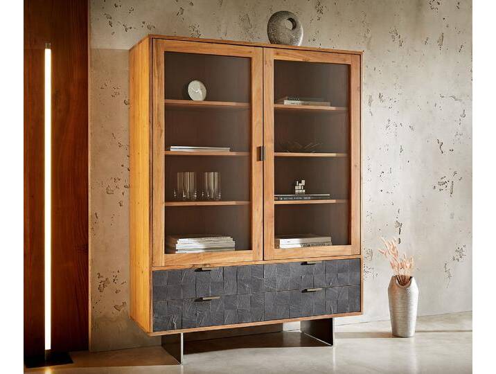 Vitrine Teele 115x150 cm Akazie Natur Schiefer 2 Türen 4 Schubfächer Fuß schwebend Edelstahl, Vitrinen von Delife