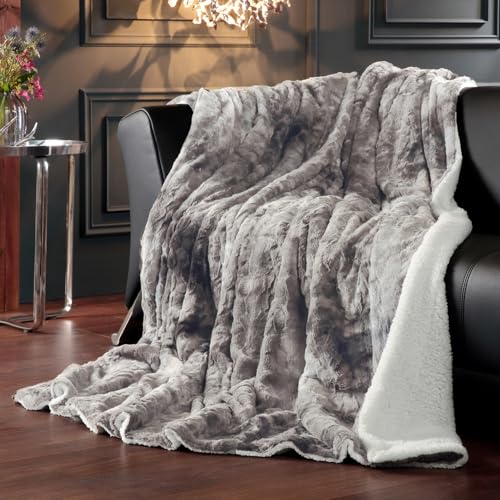 Delindo Lifestyle Webpelzdecke Kingston grau, kuschelige Kunstfell Wohndecke, flauschig weiche Kuscheldecke XXL mit Lammfelloptik, 150x200 cm von Delindo Lifestyle
