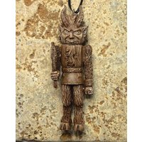 Krampus Nussknacker Ornament, Handbemalte Resin Skulptur | Fabelwesen Figur Einzigartige Dark Christmas Demon, Gothic Feiertags Dekoration von Dellamorteco