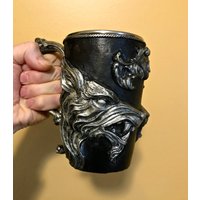 Wolf Becher, Hand Gemeißelte Harz Gothic Kunstbecher Mit Edelstahleinsatz Direwolf Tasse, Halloween Geschenk Und Decor von Dellamorteco