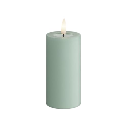 Deluxe Homeart Flammenlose LED-Kerze für den Innenbereich, Salvie Green, mit Real Flame™-Technologie, batteriebetriebene Kerze (5 x 10 cm) von Deluxe Homeart