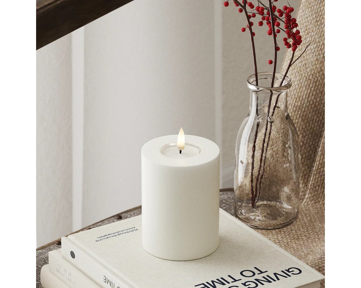 Deluxe Homeart LED-Kerze Echtwachs Durchmesser 7,5 cm, Flackereffekt Deluxe Homeart LED-Kerze Echtwachs Durchmesser 7,5 cm, Flackereffekt von Deluxe Homeart