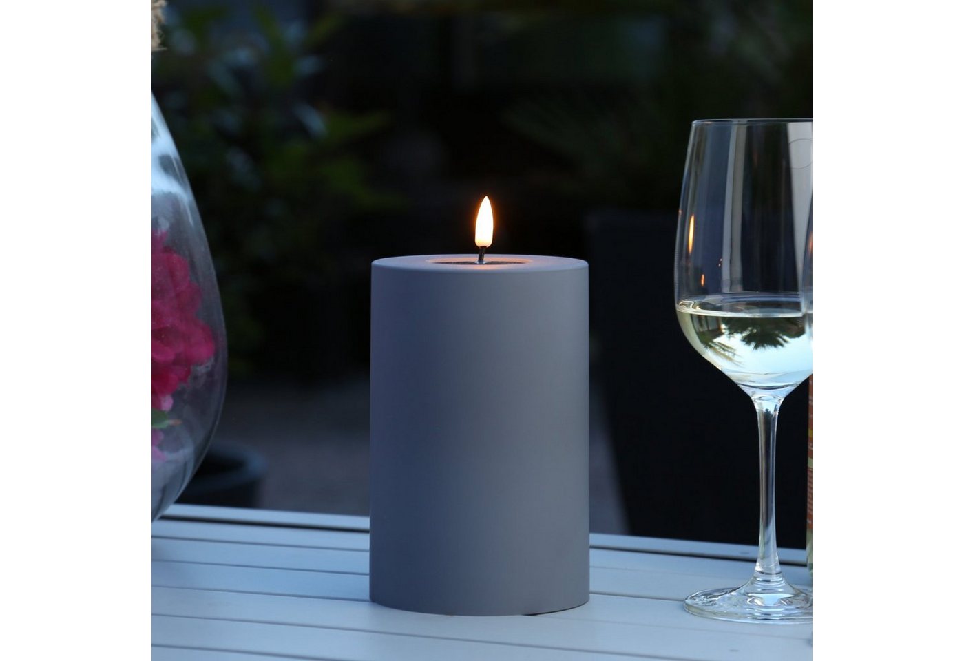 Deluxe Homeart LED-Kerze MIA Deluxe für Außen 3D Flamme flackernd H: 15cm D: 10cm outdoor grau (1-tlg) von Deluxe Homeart