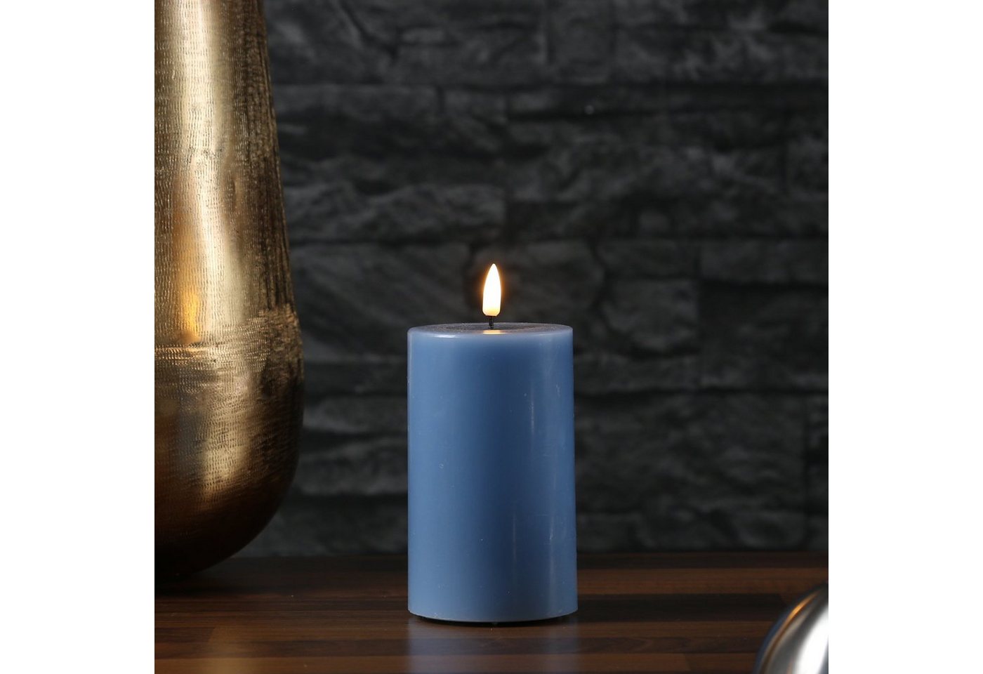 Deluxe Homeart LED-Kerze Mia Deluxe Echtwachs Wachsspiegel flackernd H: 12,5cm D: 7,5cm eisblau von Deluxe Homeart