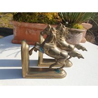 Buchstütze Pferde - Zwei Alte Pferde Buchstützen, Messing Optik, 17 X 19, 5 5 cm von DemDemShop