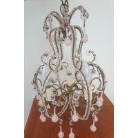 Murano, Antikes Hängelampe, Pinke Opalin-Tropfenbecher, Perlen-Kronleuchter Aus Dem Jahr 1930 Murano, Antikes Hängelampe, Pinke Opalin-Tropfenbecher, Perlen-Kronleuchter Aus Dem Jahr 1930 von DemDemShop