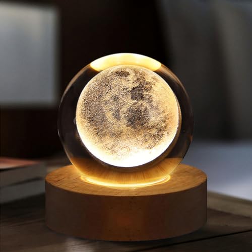USB 3D LED Kristallkugel Nachtlicht mit Holzsockel, 2 in 1 Nachtlicht Projektor, Planet Tischdeko Nachtlampe Deko Lampe, Erwachsene Kinder Geschenk (Mond mit Rund Holzsockel) von Demiawaking