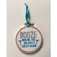Booze Machen Die Großen Ferien Wieder Ornament Booze Machen Die Großen Ferien Wieder Ornament von DentDesign