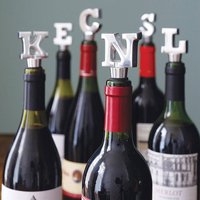 Alphabet-Weinflaschenverschluss, Exklusiv Für Die Abteilung Geschenke - Uk Entworfen Monogramm-Weingeschenk, Ungewöhnlicher Weinverschluss von DepartmentOfGifting