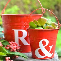 Personalisierte Rote Eimer Mit Weißem Buchstaben - Alternative Übertopf Kräutergarten von DepartmentOfGifting