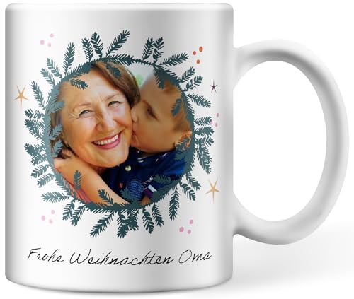 Tasse personalisiert mit Foto und Text in einem Kreisausschnitt mit Tannenzweigen, personalisierte Fototasse für Weihnachten, Geschenk für Mama, Papa, Oma und Opa (Tannenzweige) von Deqosy