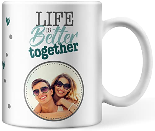 Valentinstag Tasse personalisiert mit Foto, Life is better together, Paar, Liebe Partner Partnerin Ehemann Ehefrau Freund Freundin von Deqosy