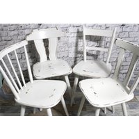 4 Weiße Holzstühle Shabby Stühle Küchenstühle Esszimmerstühle Creme Weiß 60Er Jahre Chic Möbel Vintage Landhaus Country 4Er Set 4 Weiße Holzstühle Shabby Stühle Küchenstühle Esszimmerstühle Creme Weiß 60Er Jahre Chic Möbel Vintage Landhaus Country 4Er Set von DerKleineShabbyLaden