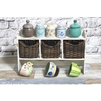 Gewürzregal Mit Bast Körbchen Creme Weiß Im Shabby Landhaus Vintage Stil Gewürzregal Mit Bast Körbchen Creme Weiß Im Shabby Landhaus Vintage Stil von DerKleineShabbyLaden