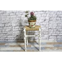 Shabby Hocker Gedrechselter Holz Mit Bast Sitzfläche Creme Weiß 70Er Chic Möbel Vintage Landhaus von DerKleineShabbyLaden