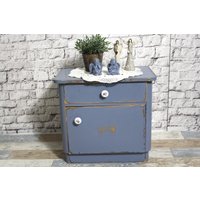 Shabby Nachtkästchen Nachttisch Kommode Aus Holz Tauben Blau 50Er Jahre Chic Möbel Vintage Landhaus Shabby Nachtkästchen Nachttisch Kommode Aus Holz Tauben Blau 50Er Jahre Chic Möbel Vintage Landhaus von DerKleineShabbyLaden