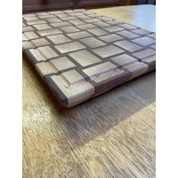 Handgefertigtes Großes Servierbrett Ulme Mahagoni | 3-D Effekt Schneidebrett Geschenk Hochzeit Custom Wunschmaß |Holz Handgefertigtes Großes Servierbrett Ulme Mahagoni | 3-D Effekt Schneidebrett Geschenk Hochzeit Custom Wunschmaß |Holz von DerSchlegel