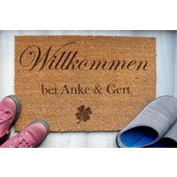 Kokos Fußmatte Personalisiert " Willkommen Bei Familie "Willkommen Bei", Türmatte, Schuhmatte, Design Fußabstreife, Fußabtreter Kokos Fußmatte Personalisiert " Willkommen Bei Familie "Willkommen Bei", Türmatte, Schuhmatte, Design Fußabstreife, Fußabtreter von DerStahlmichel