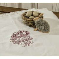 Kleine Tischdecke 50x50 Mit Gesticktem Ostermotiv, Im Vintage Stil von DerXteStich