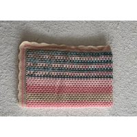 Bunte Decke in Pastellfarben Selbstgehäkelt Bunte Decke in Pastellfarben Selbstgehäkelt von Deryaswollwelt