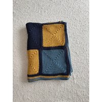 Handmade Patchwork Decke in Blautönen Und Curry Überwurfsdecke Handmade Patchwork Decke in Blautönen Und Curry Überwurfsdecke von Deryaswollwelt