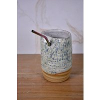 Blau Und Grün Gesprenkelte Wasser Farbe Keramik Becher Mit Metall Stroh von DesertPineStudio