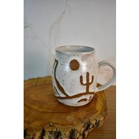 Desert Scape Keramikkaffeetasse Mit Rustikaler Gesprenkelter Weißer Glasur von DesertPineStudio