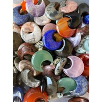 2.8cm Kristall Mond Assorted Carved | Tigerauge Grüner Aventurin Rosen - Und Bergkristall Opalith Larvikit Kiwi Dalmatiner Jaspis von DesertSageCrystals