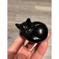 Schwarzer Obsidian Goldglanz Schlafende Katze | Kristall Kitty Natürlicher Geschnitzter Und Polierter Stein Schwarzer Obsidian Goldglanz Schlafende Katze | Kristall Kitty Natürlicher Geschnitzter Und Polierter Stein von DesertSageCrystals