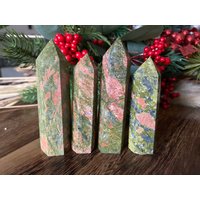 Unakit Tower Point Natürlicher Geschnitzter Stein-Generator | Crystal Metaphysical Healing Und Wohnkultur Wählen Sie Ihre Selbst Unakit Tower Point Natürlicher Geschnitzter Stein-Generator | Crystal Metaphysical Healing Und Wohnkultur Wählen Sie Ihre Selbst von DesertSageCrystals